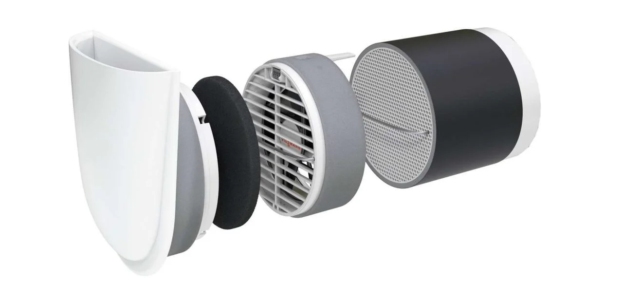 Zerlegte dezentrale Lüftungsanlage von Viessmann, bereit für die Nachrüstung, zeigt verschiedene Bestandteile des Systems.